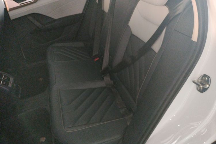 大众 途岳 2023款 300TSI 两驱皎月版中控内饰7004