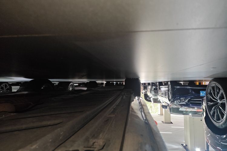 奔驰E级 2020款 改款 E 300 L 运动时尚型局部细节9001