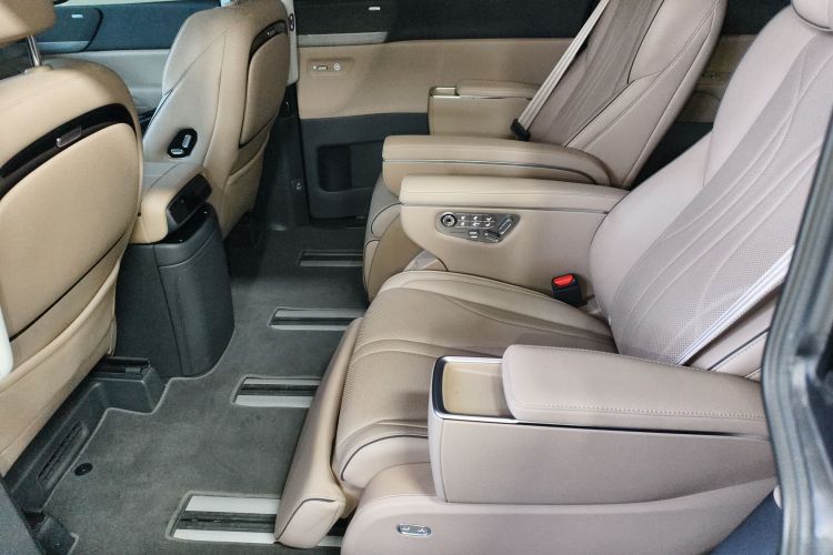 小鹏X9 2025款 650长续航 Max中控内饰7004