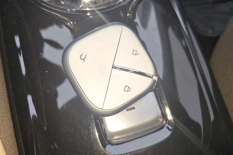 五菱汽车 五菱缤果 2023款 333km 灵犀互联款中控内饰11