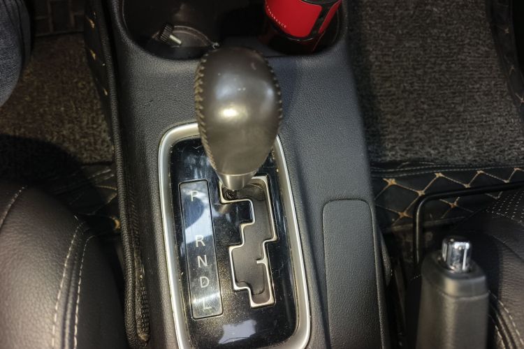 三菱 欧蓝德 2016款 2.4L 四驱豪华版 7座中控内饰18