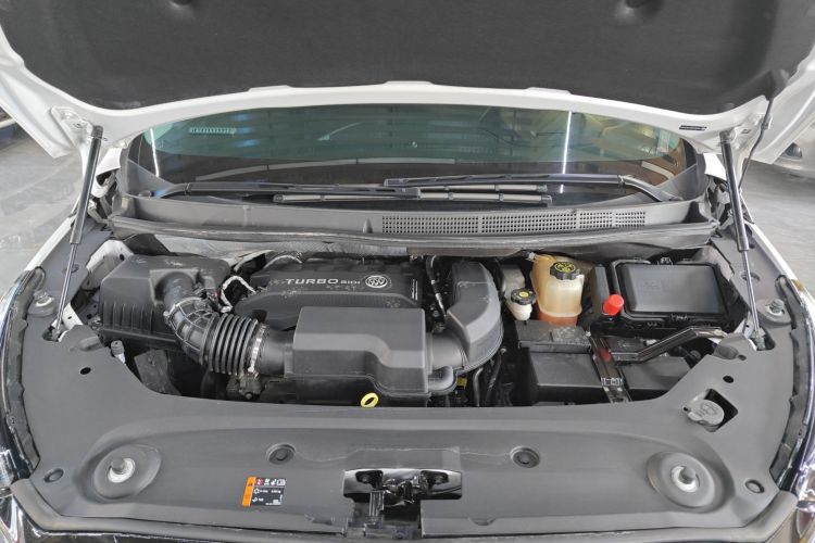 别克GL8 2023款 ES陆尊 尊享型和悦版机舱底盘24