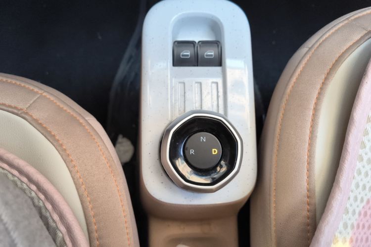 吉利银河 2023款 熊猫mini 200km 耐力熊中控内饰18