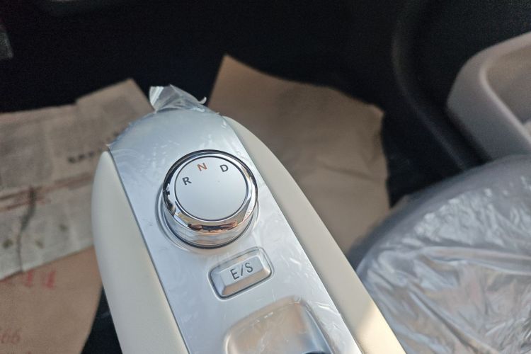 长安启源 长安Lumin 2025款 205km 香沁款中控内饰18