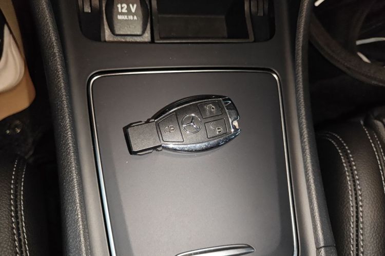 奔驰CLA 2019款 CLA 200 时尚型中控内饰7001