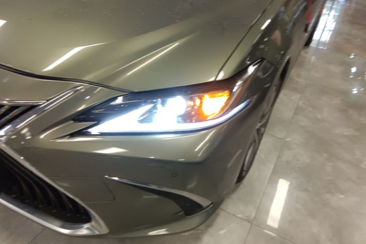 雷克萨斯ES 2020款 300h 卓越版局部细节36