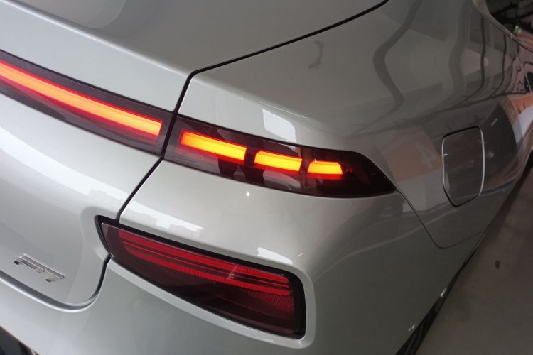 小鹏P7 2020款 706G车身外观9