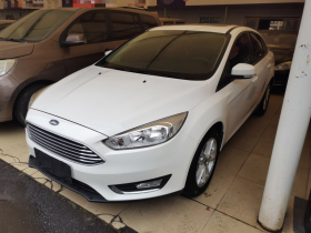 福特 福克斯 2017款 三厢 1.6L 自动风尚型智行版