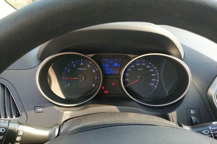 北京现代ix35 2015款 2.0L 自动两驱舒适型 国V中控内饰14