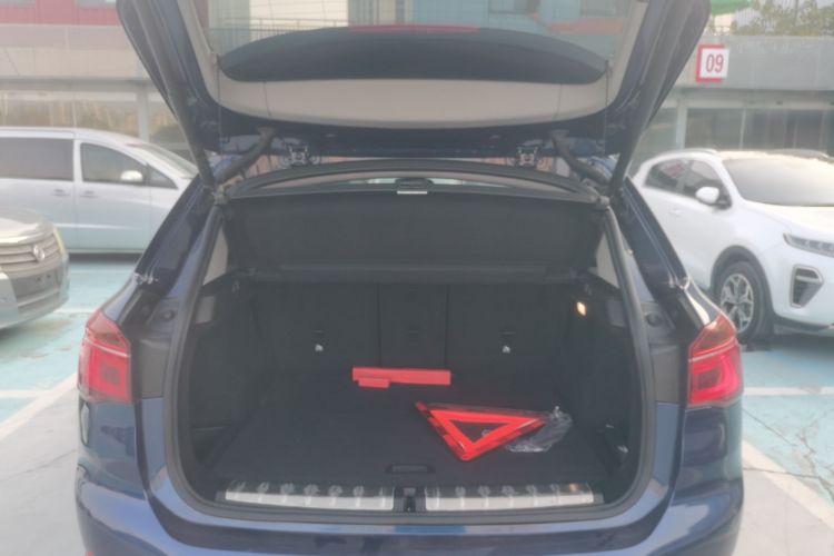 宝马X1 2019款 sDrive18Li 时尚型机舱底盘23