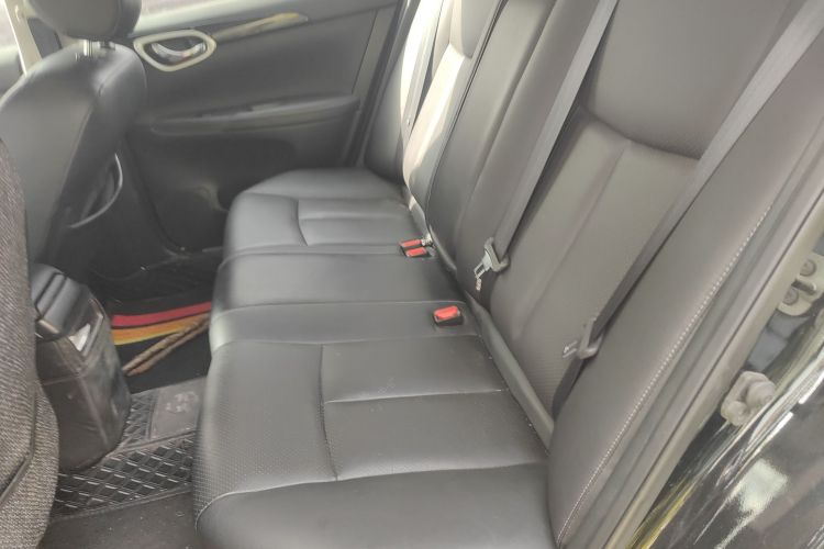 日产 轩逸 2019款 1.6XV CVT智联尊享版 国V中控内饰7004