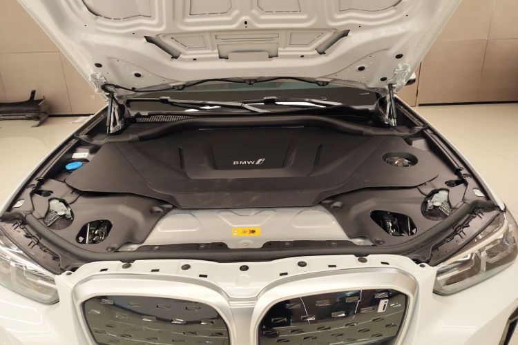 宝马iX3 2024款 领先型机舱底盘24