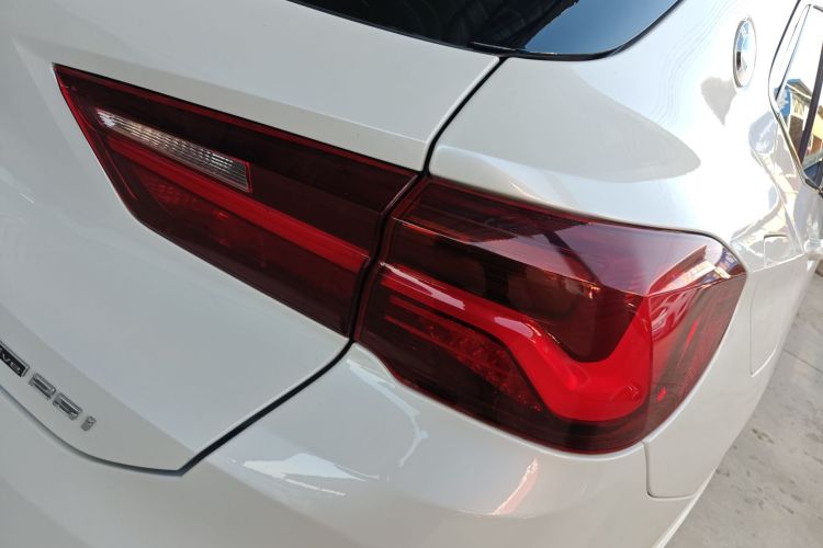 宝马X2 2021款 sDrive25i M运动套装车身外观9