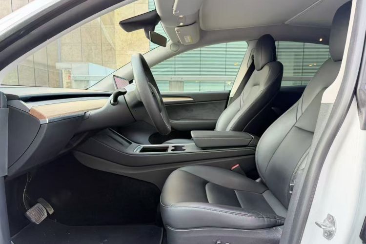 特斯拉 Model Y 2021款 长续航全轮驱动版中控内饰19