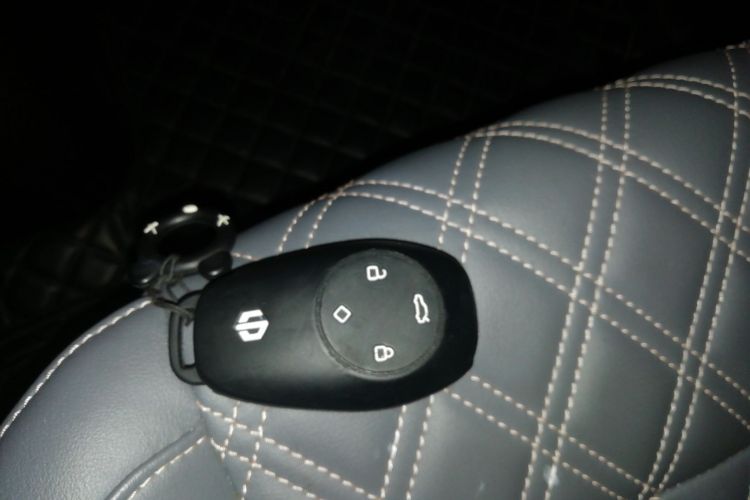 零跑汽车 零跑T03 2021款 400舒享版中控内饰11