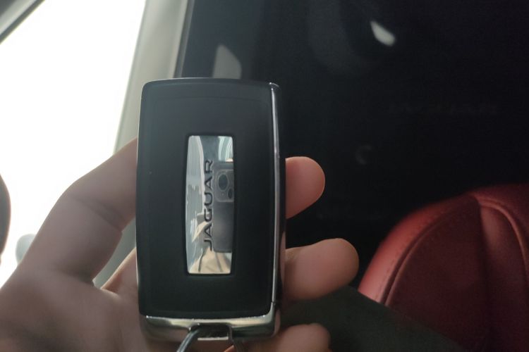 捷豹XEL 2024款 2.0T 250PS R-DYNAMIC S进取运动版中控内饰11