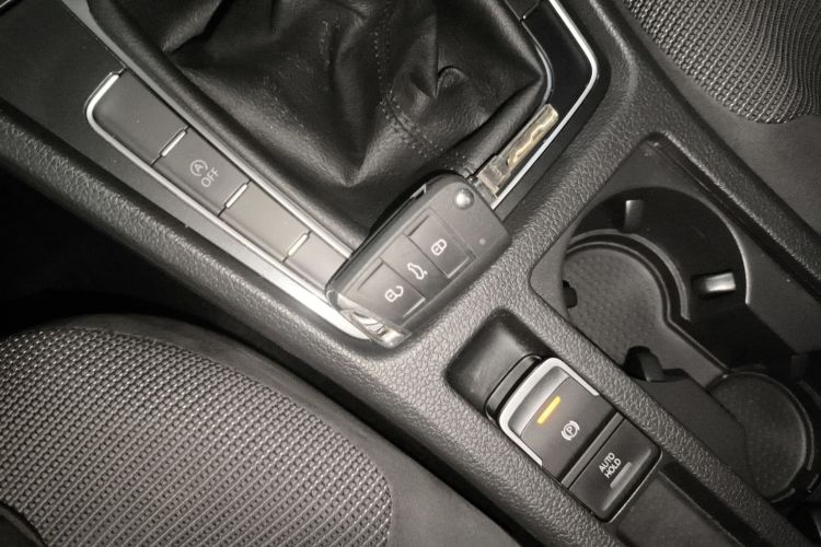 大众 高尔夫 2018款 230TSI 手动舒适型中控内饰11