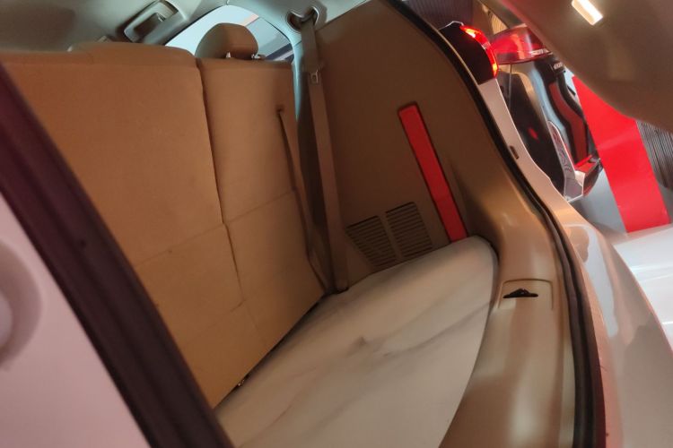 别克GL8 2021款 ES陆尊 653T 尊享型机舱底盘23