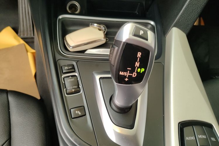 宝马3系 2015款 316Li 时尚型中控内饰18