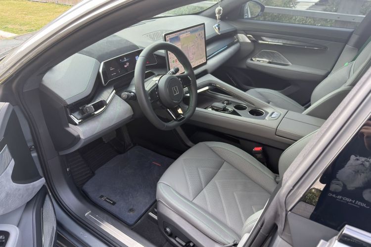 极氪001 2023款 WE版 86kWh中控内饰19