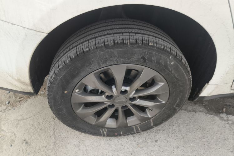 吉利几何A 2024款 500KM 出行版车身外观6008