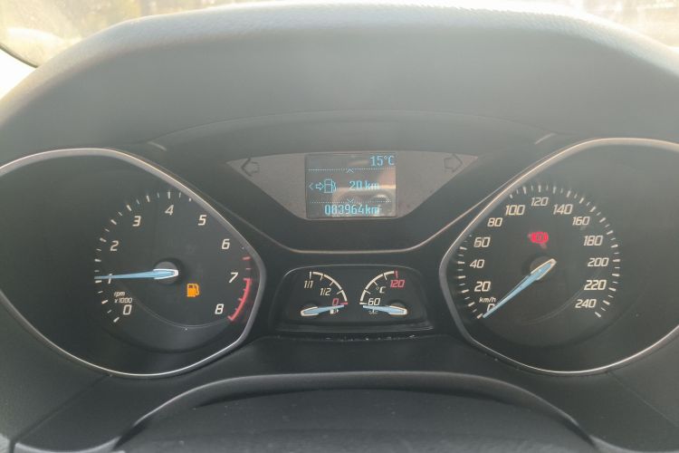 福特 福克斯 2012款 三厢 1.6L 手动风尚型中控内饰14