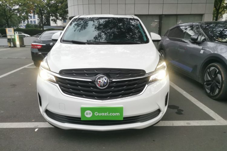 别克GL8 2022款 陆上公务舱 652T 豪华型车身外观2