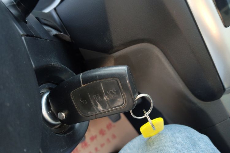 福特 福克斯 2013款 两厢经典 1.8L 手动基本型中控内饰11