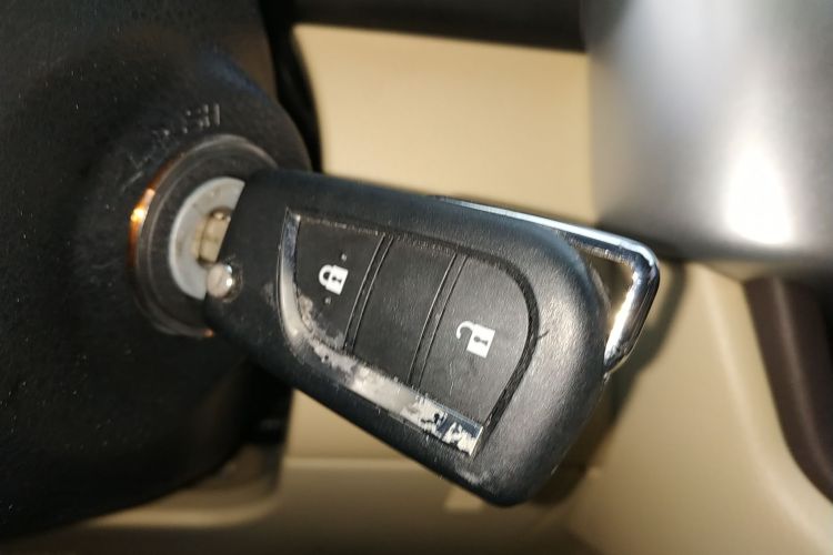 丰田 汉兰达 2018款 2.0T 两驱精英版 7座 国VI中控内饰7001