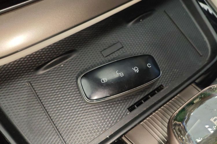 腾势D9 2022款 DM-i 970 四驱旗舰型中控内饰11