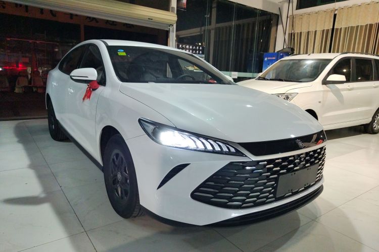 比亚迪 秦PLUS 2025款 DM-i 智驾版 55KM领先型车身外观3