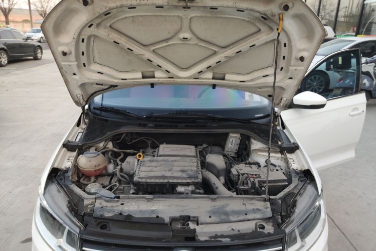 大众 桑塔纳 2021款 1.5L 自动风尚版机舱底盘24