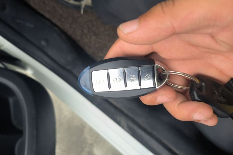 标致301 2018款 1.6L 手动舒适版中控内饰11