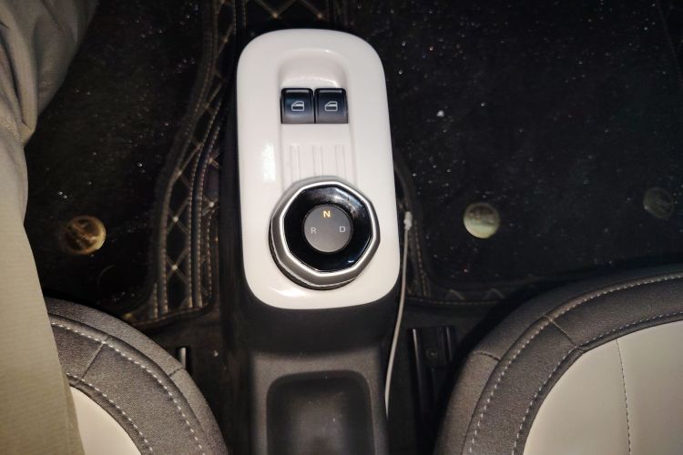 吉利银河 2025款 210km 熊猫骑士中控内饰18