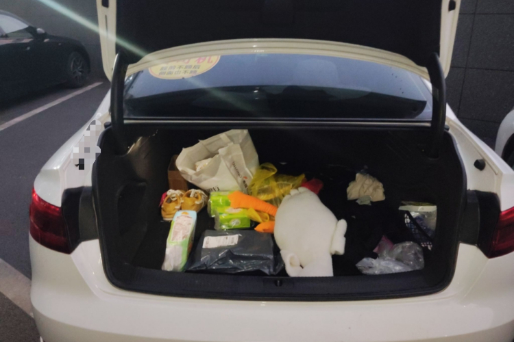 奥迪A4L 2017款 40 TFSI 时尚型中控内饰23