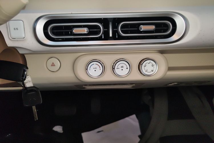 五菱汽车 宏光MINIEV 2024款 第三代 215km 青春版中控内饰16