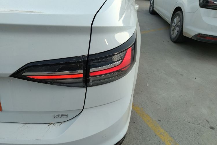 大众 朗逸 2023款 新锐 1.5L 自动新逸版车身外观9