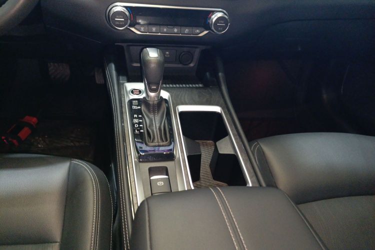 日产 天籁 2022款 2.0L XL-TLS 悦享版中控内饰18