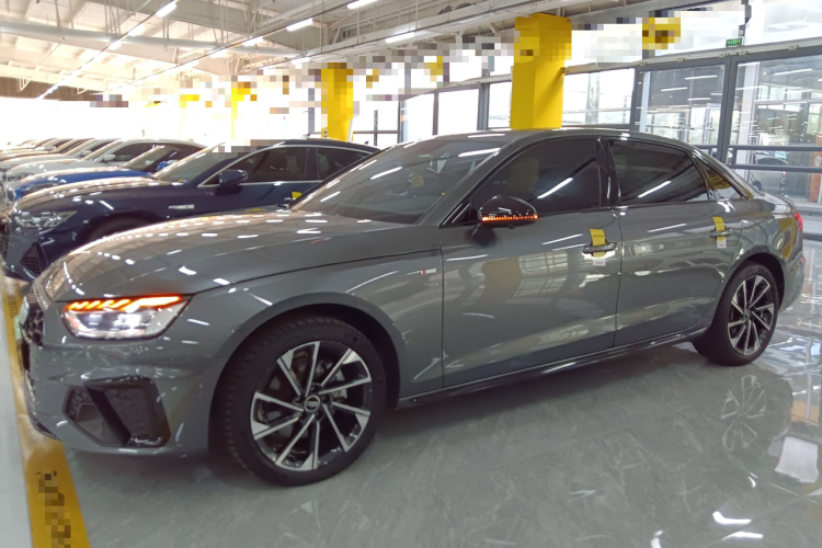 奥迪A4L 2023款 40 TFSI 豪华动感型车身外观4