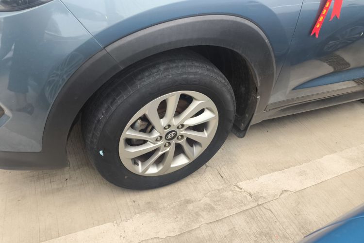 现代 途胜 2015款 1.6T 双离合两驱舒适型车身外观6007