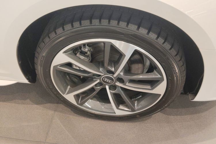 奥迪A4L 2023款 40 TFSI 时尚动感型车身外观10