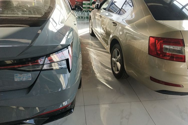 现代 伊兰特 2021款 1.5L CVT LUX尊贵版车身外观9