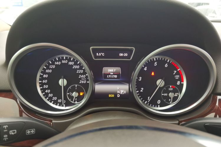 奔驰M级 2014款 ML 400 4MATIC动感型中控内饰14