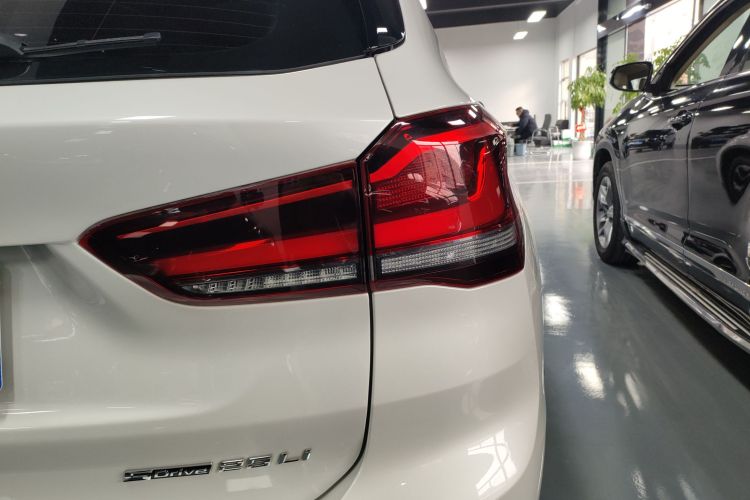 宝马X1 2020款 sDrive25Li 领先型车身外观9