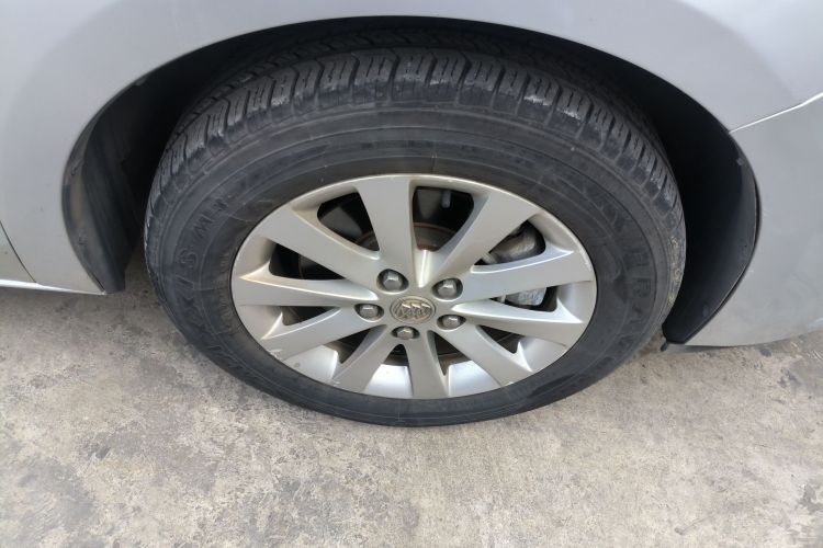 别克GL8 2011款 2.4L LT豪华商务行政版车身外观6007