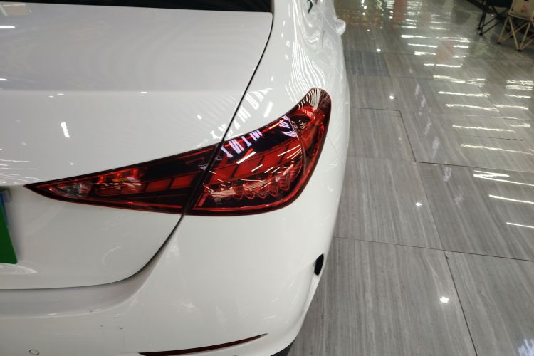 奔驰C级 2023款 改款 C 260 L 运动版车身外观9