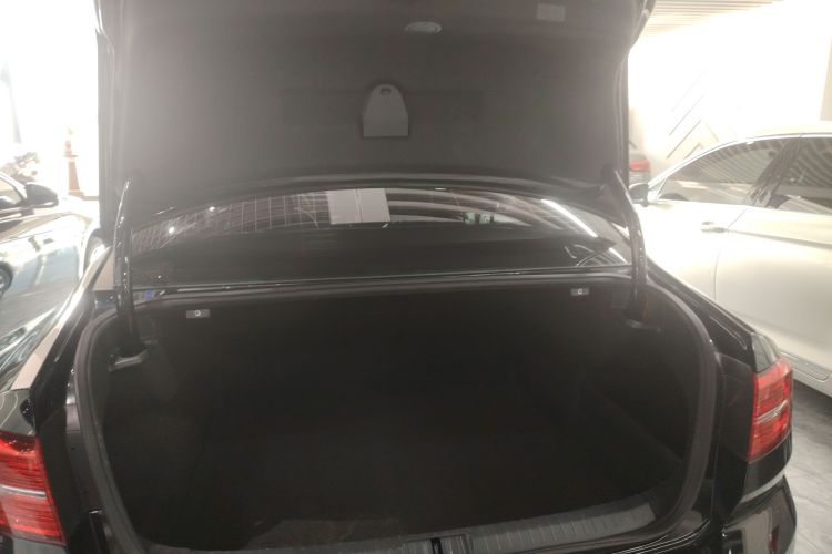 大众 迈腾 2017款 330TSI DSG 豪华型机舱底盘23