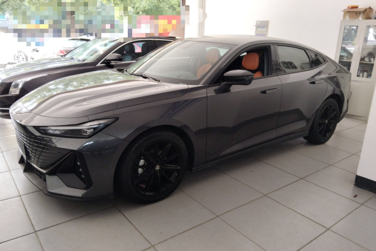 长安UNI-V 2022款 1.5T 尊贵型车身外观6003