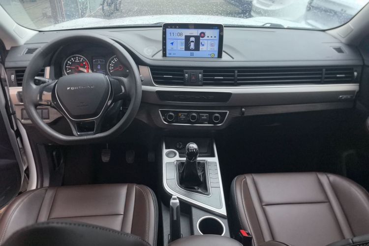 东风风行 风行T5 2022款 盛世款 1.6L 手动筑梦版五座中控内饰12