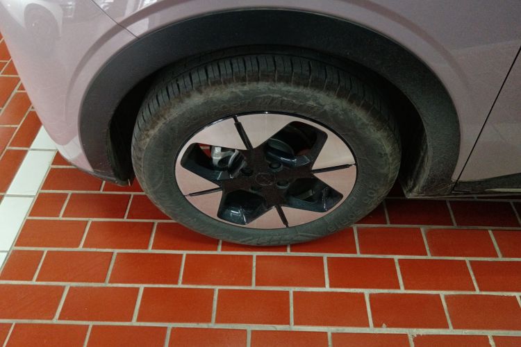 吉利银河 星愿 2025款 UP 410km 探索版车身外观6007